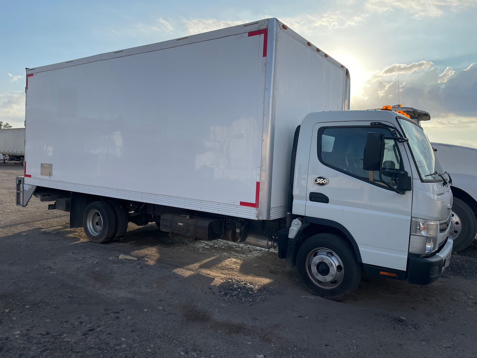 FRIGHTLINER FL360 715H, AÑO 2024, CON CAJA Y RAMPA (3 UNIDADES)