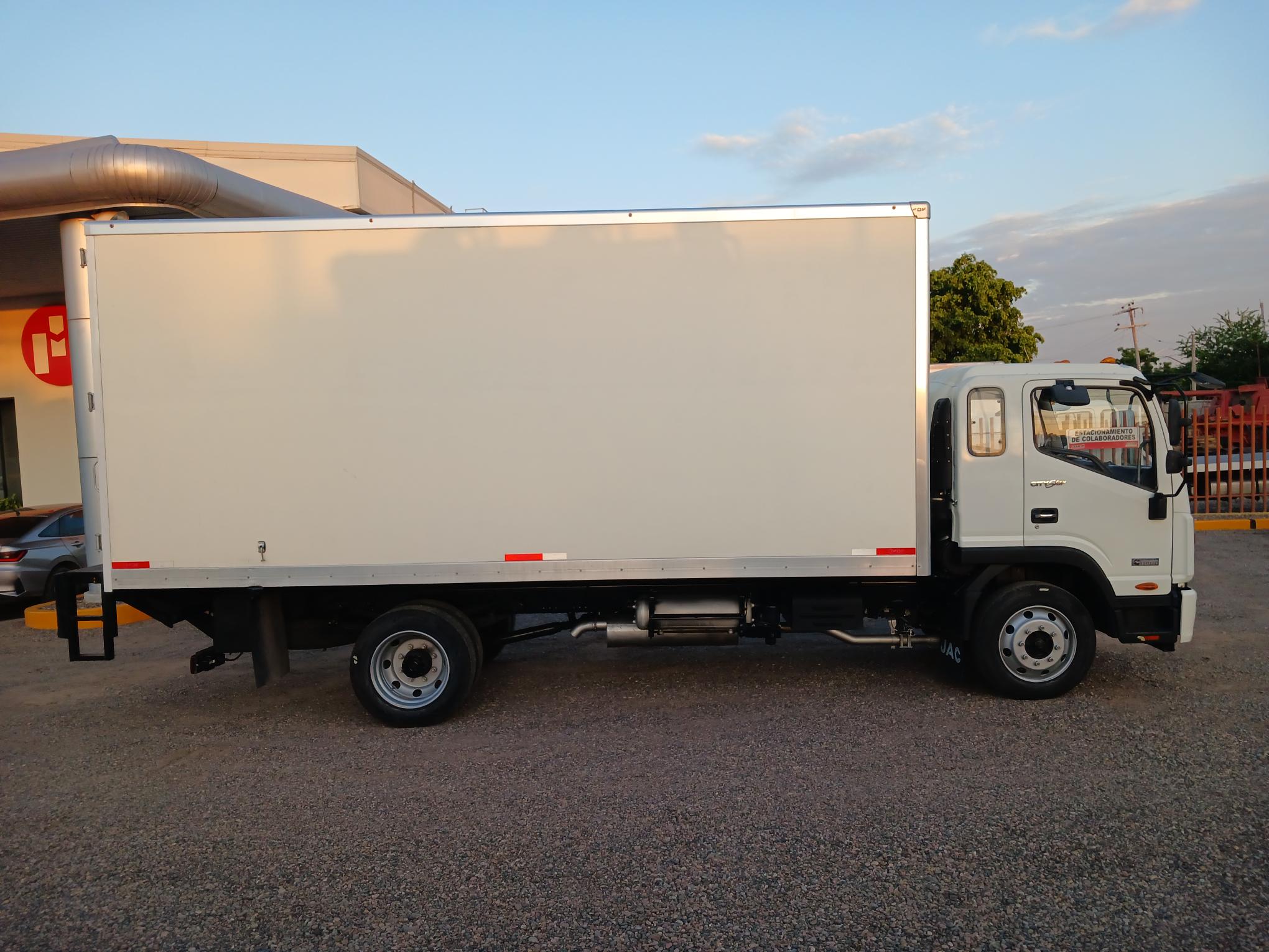 CITY STAR 6, AÑO 2020 CON CAJA Y RAMPA DE 20 PIES