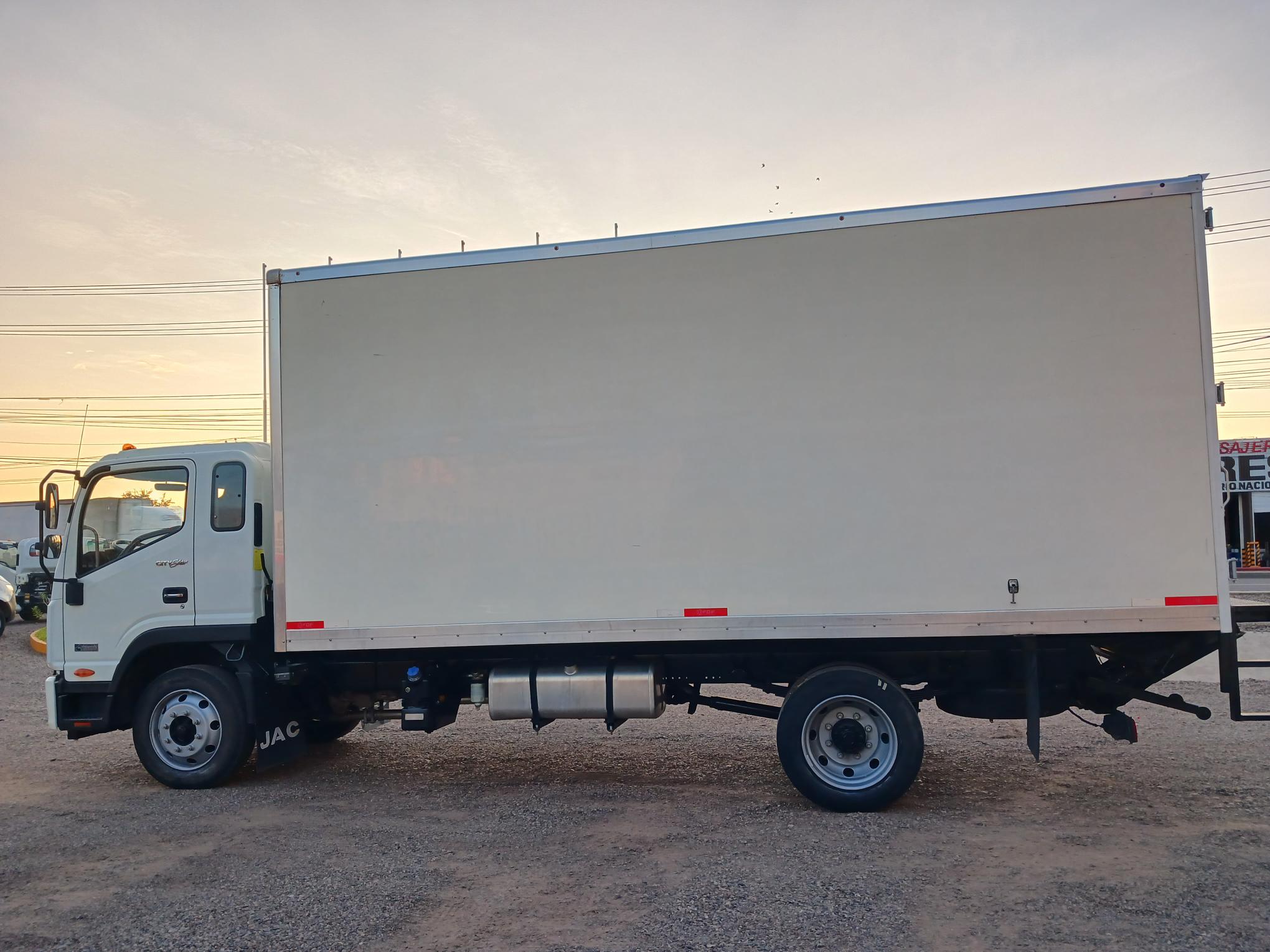 CITY STAR 6, AÑO 2020 CON CAJA Y RAMPA DE 20 PIES