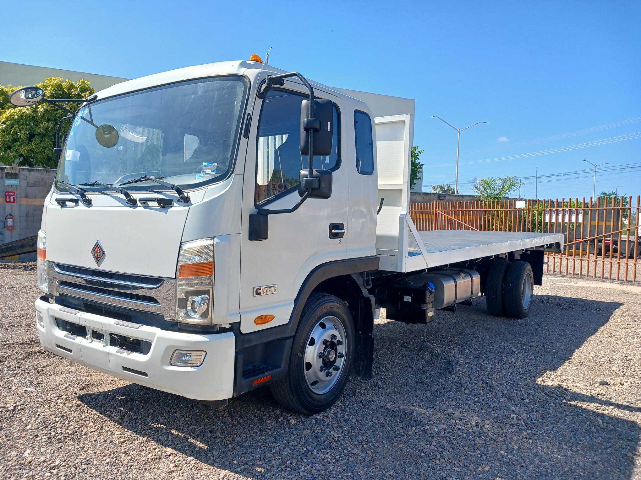 CAMION SEMINUEVO CITY STAR 6, AÑO 2020 CON PLATAFORMA DE 22 PIES