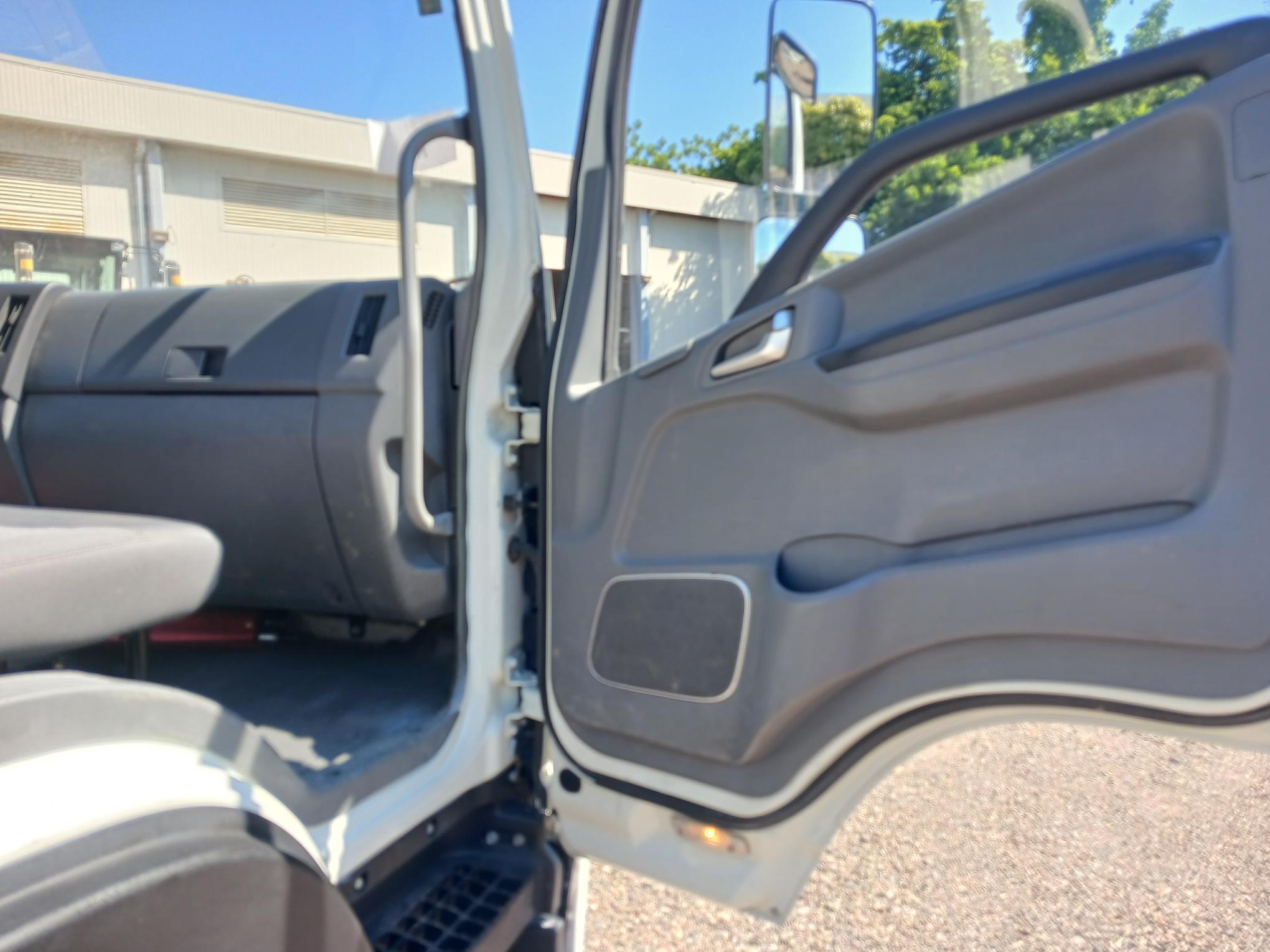 CAMION SEMINUEVO CITY STAR 6, AÑO 2020 CON PLATAFORMA DE 22 PIES