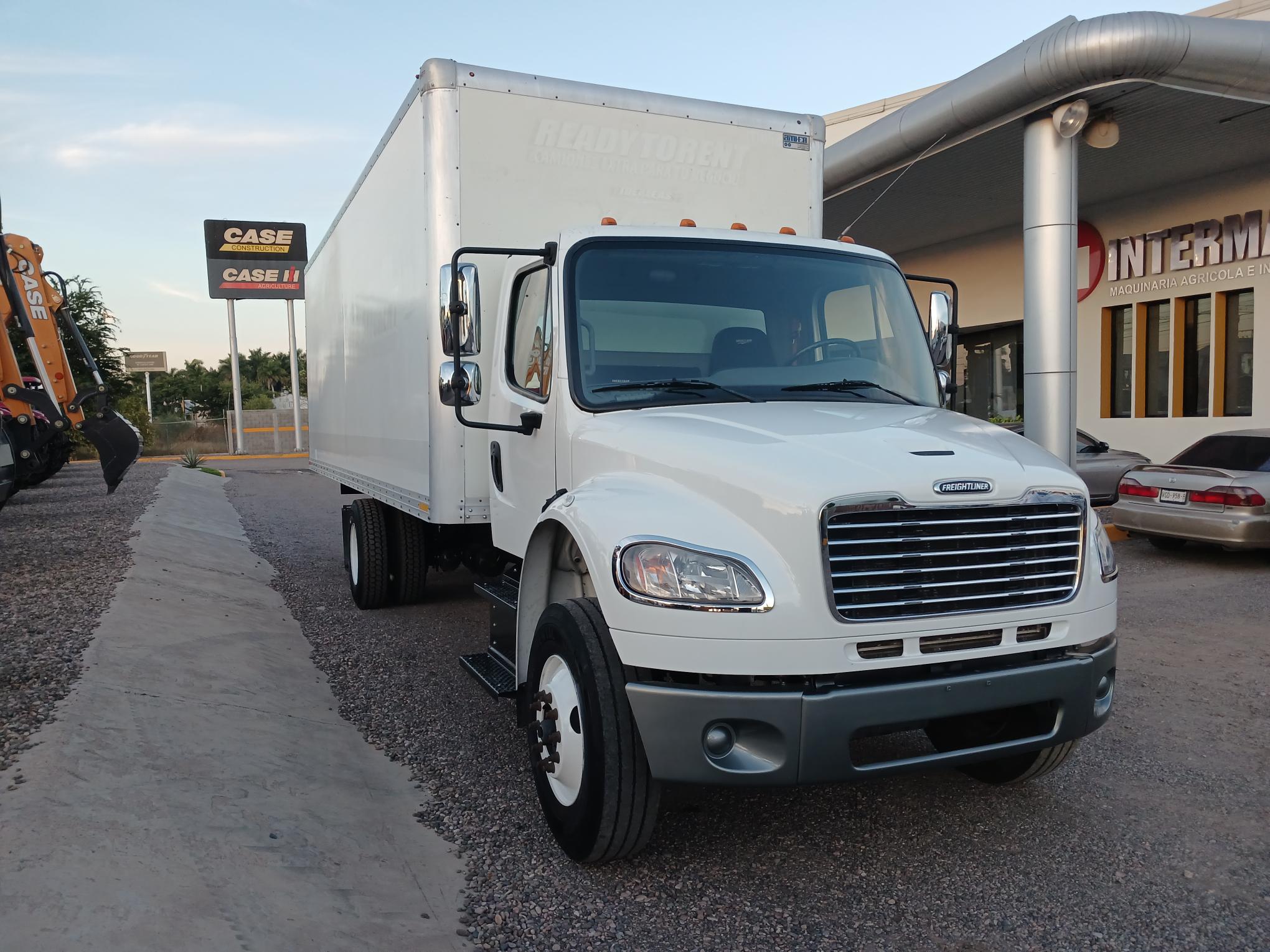 M2 35 K, AÑO 2023, CON CAJA DE 26 PIES