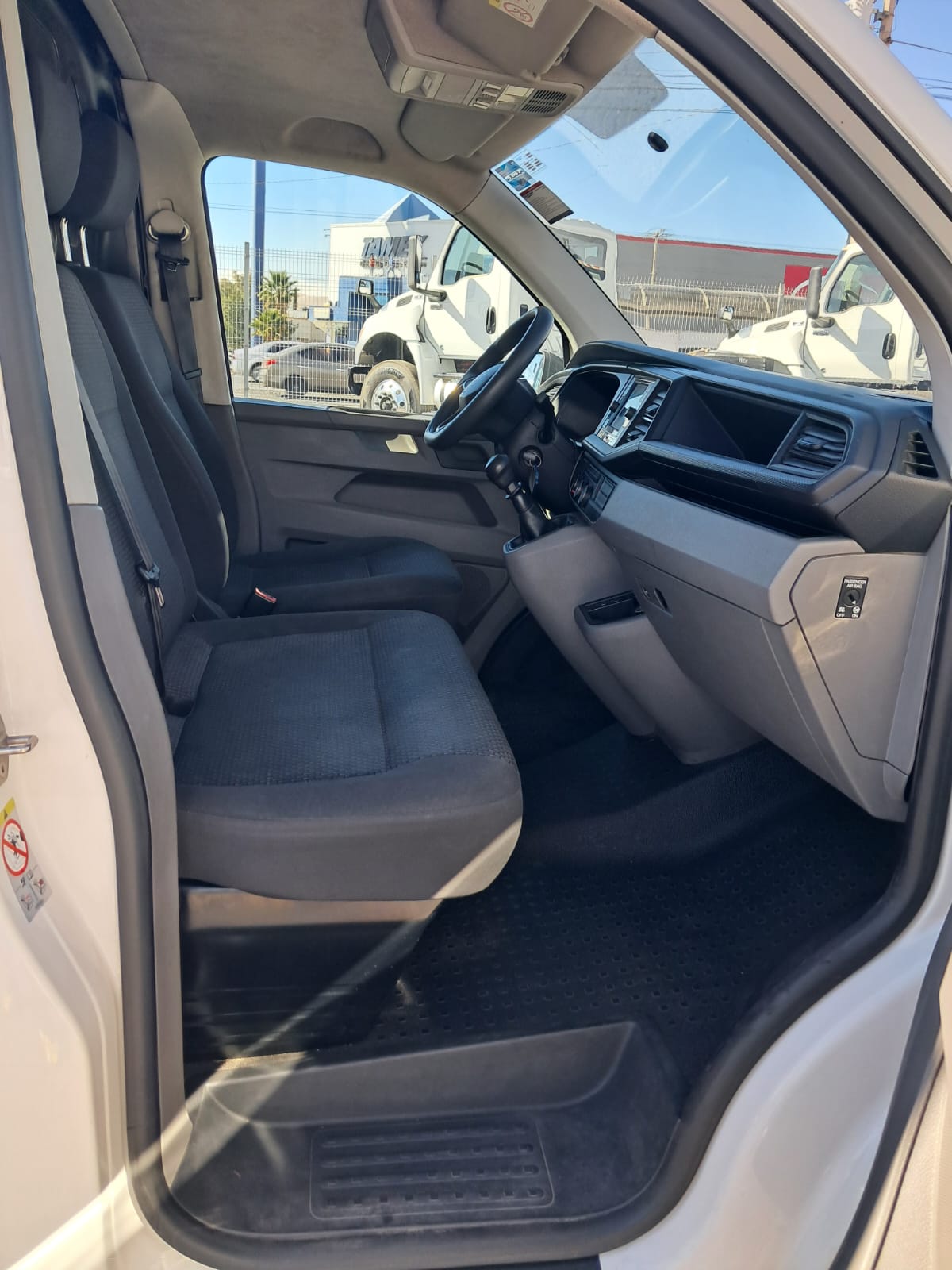 TRANSPORTER CARGO VAN 2021