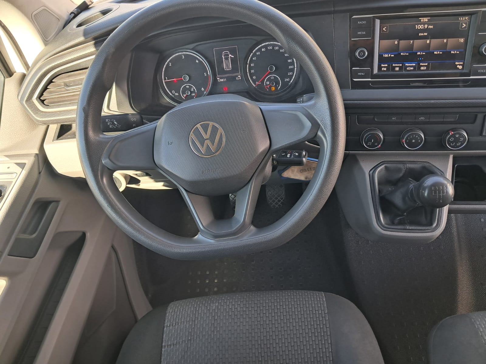 TRANSPORTER CARGO VAN 2021