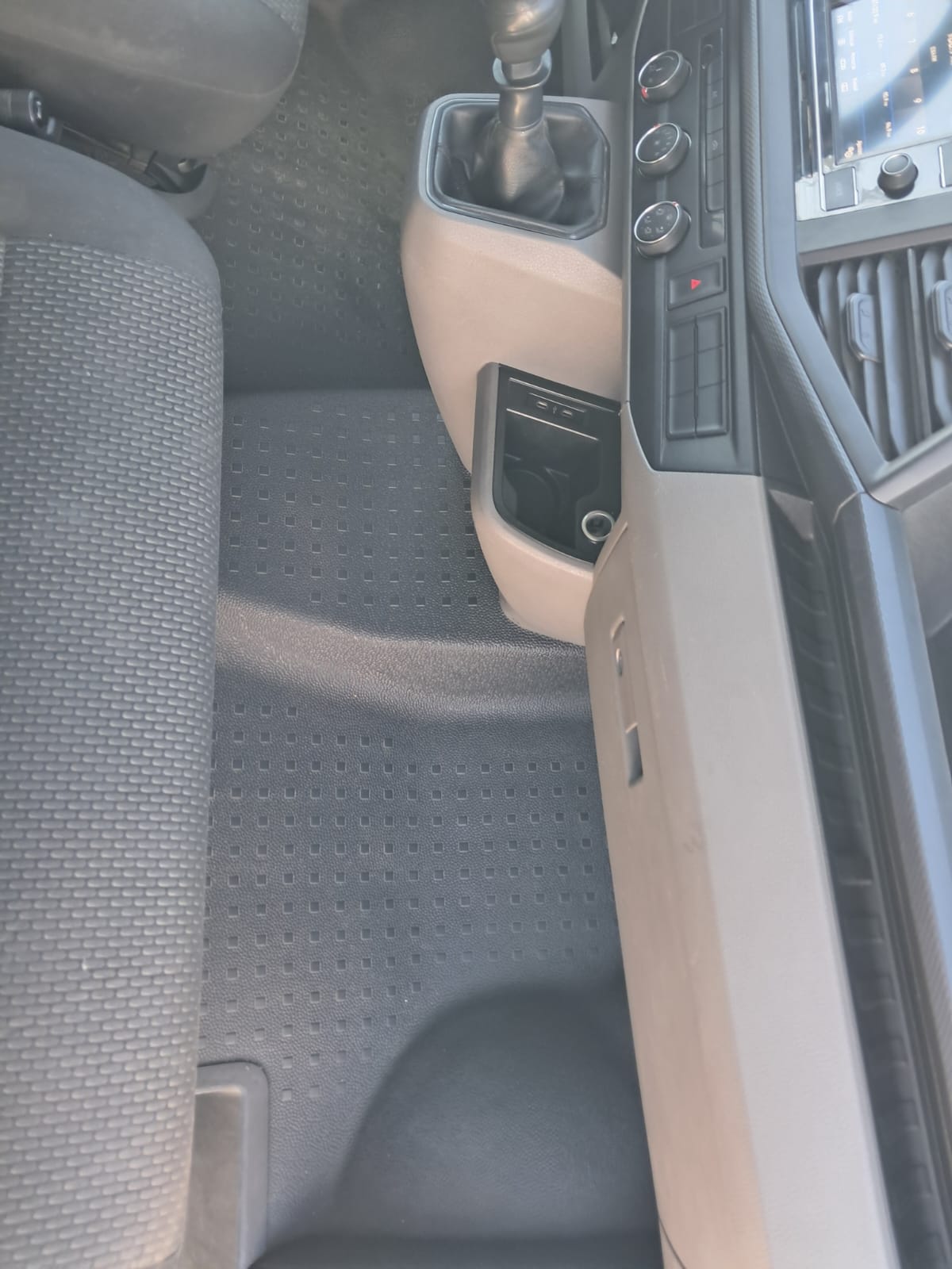 TRANSPORTER CARGO VAN 2021