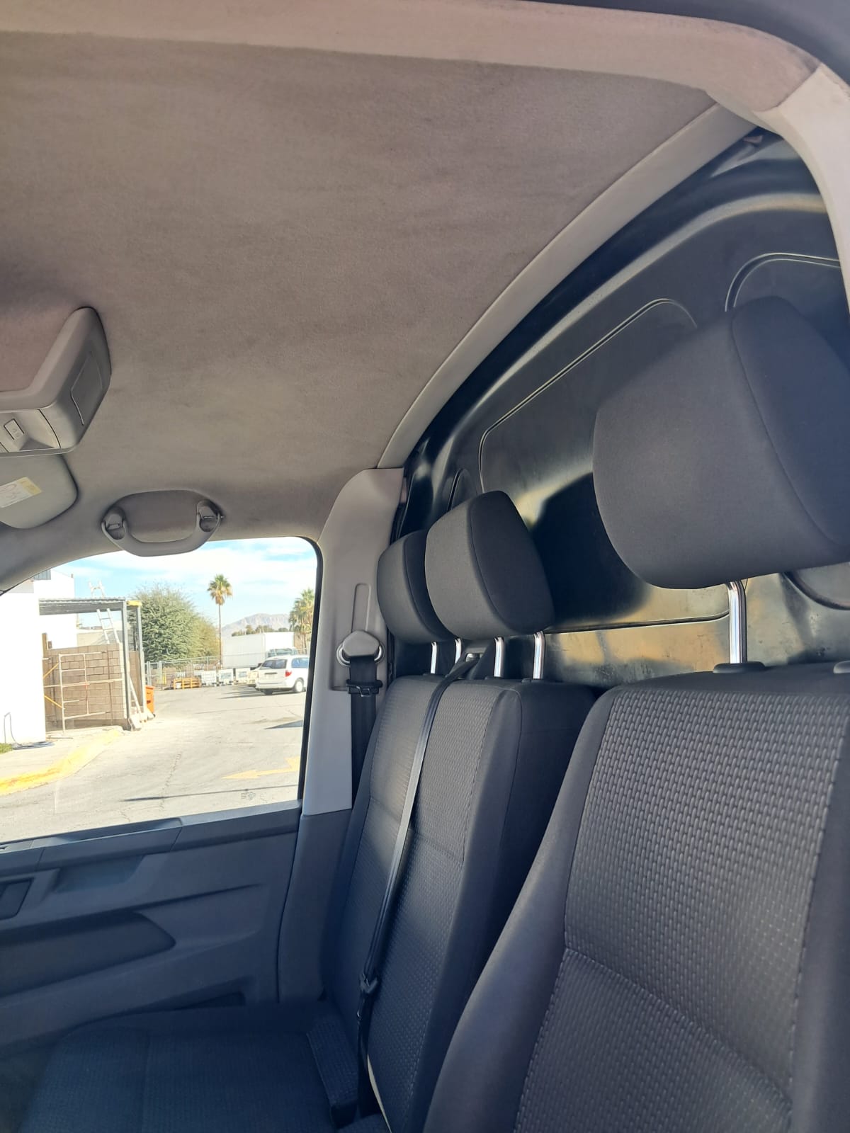 TRANSPORTER CARGO VAN 2021