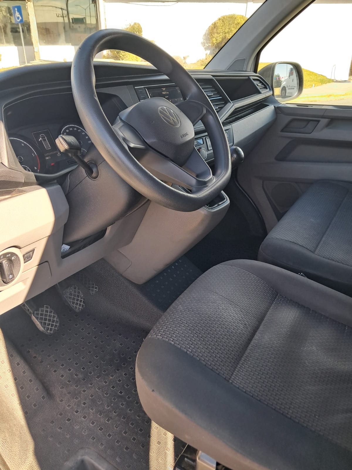 TRANSPORTER CARGO VAN 2021