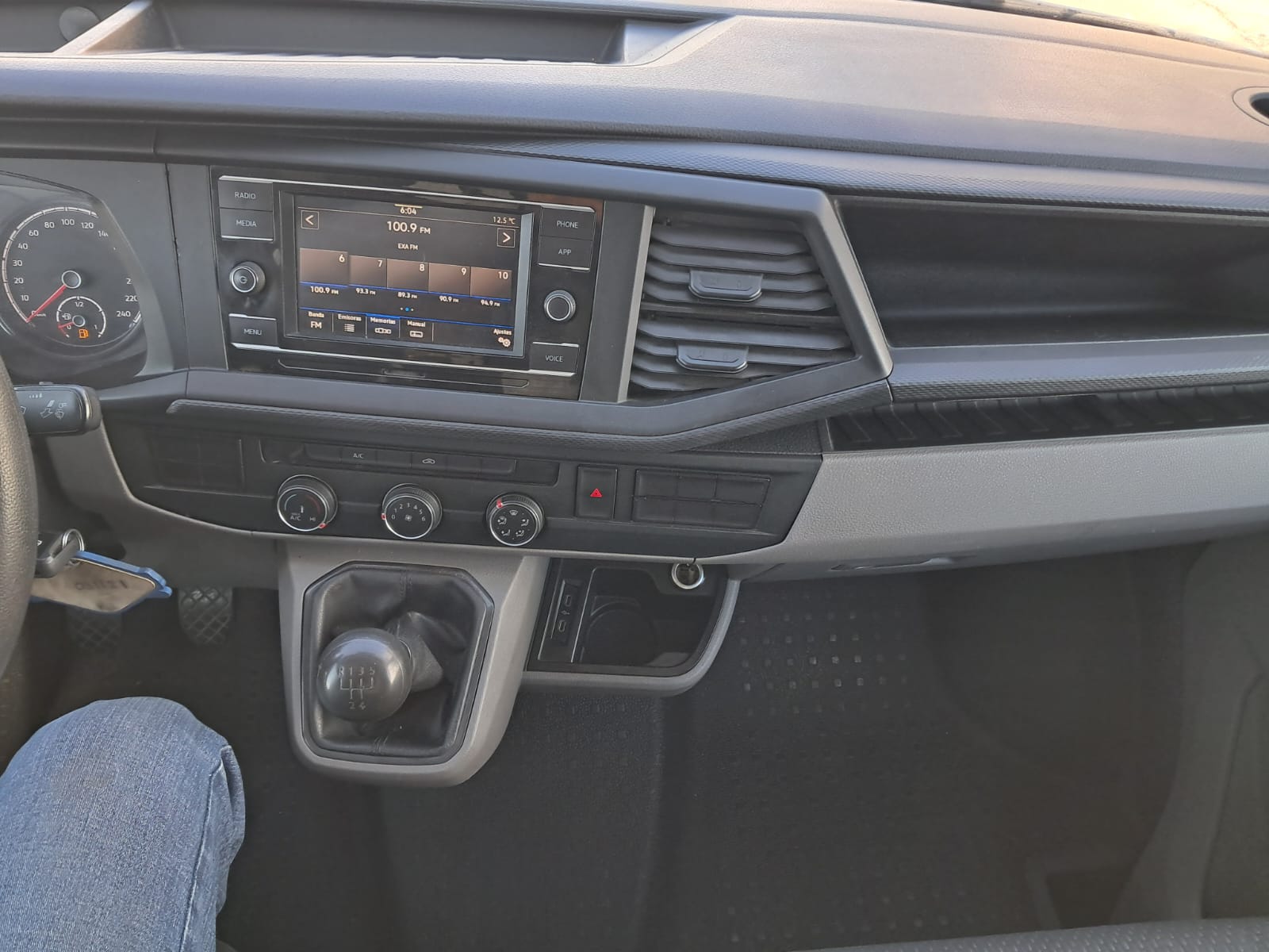 TRANSPORTER CARGO VAN 2021