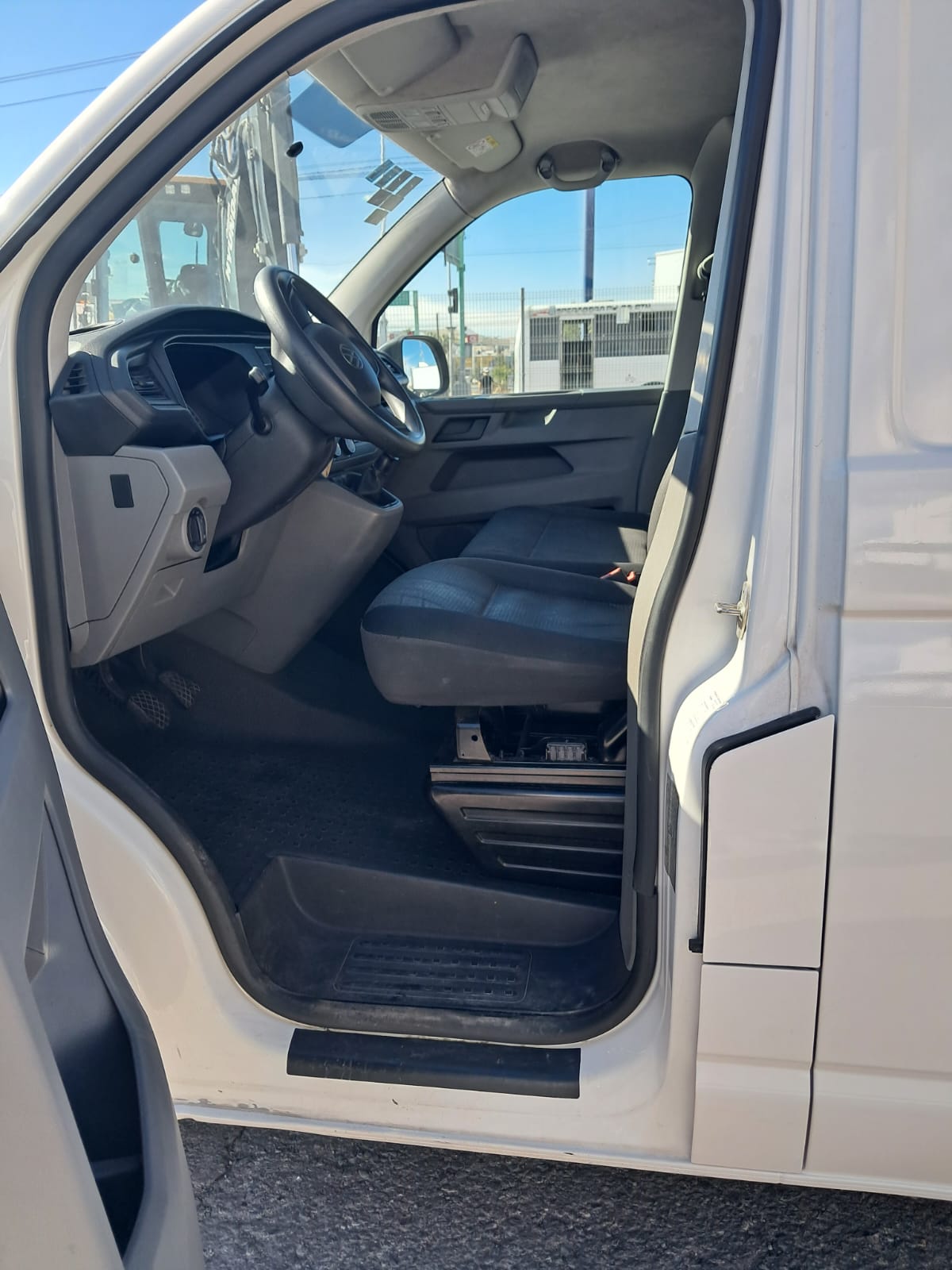 TRANSPORTER CARGO VAN 2021