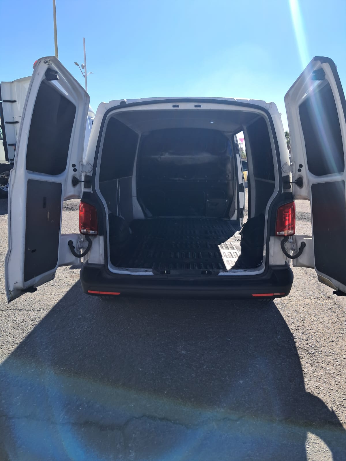 TRANSPORTER CARGO VAN 2021