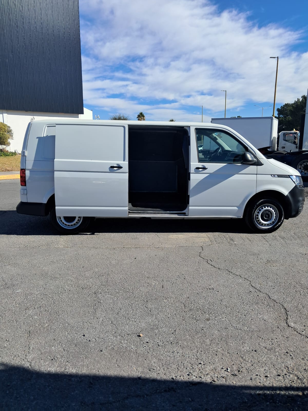 TRANSPORTER CARGO VAN 2021