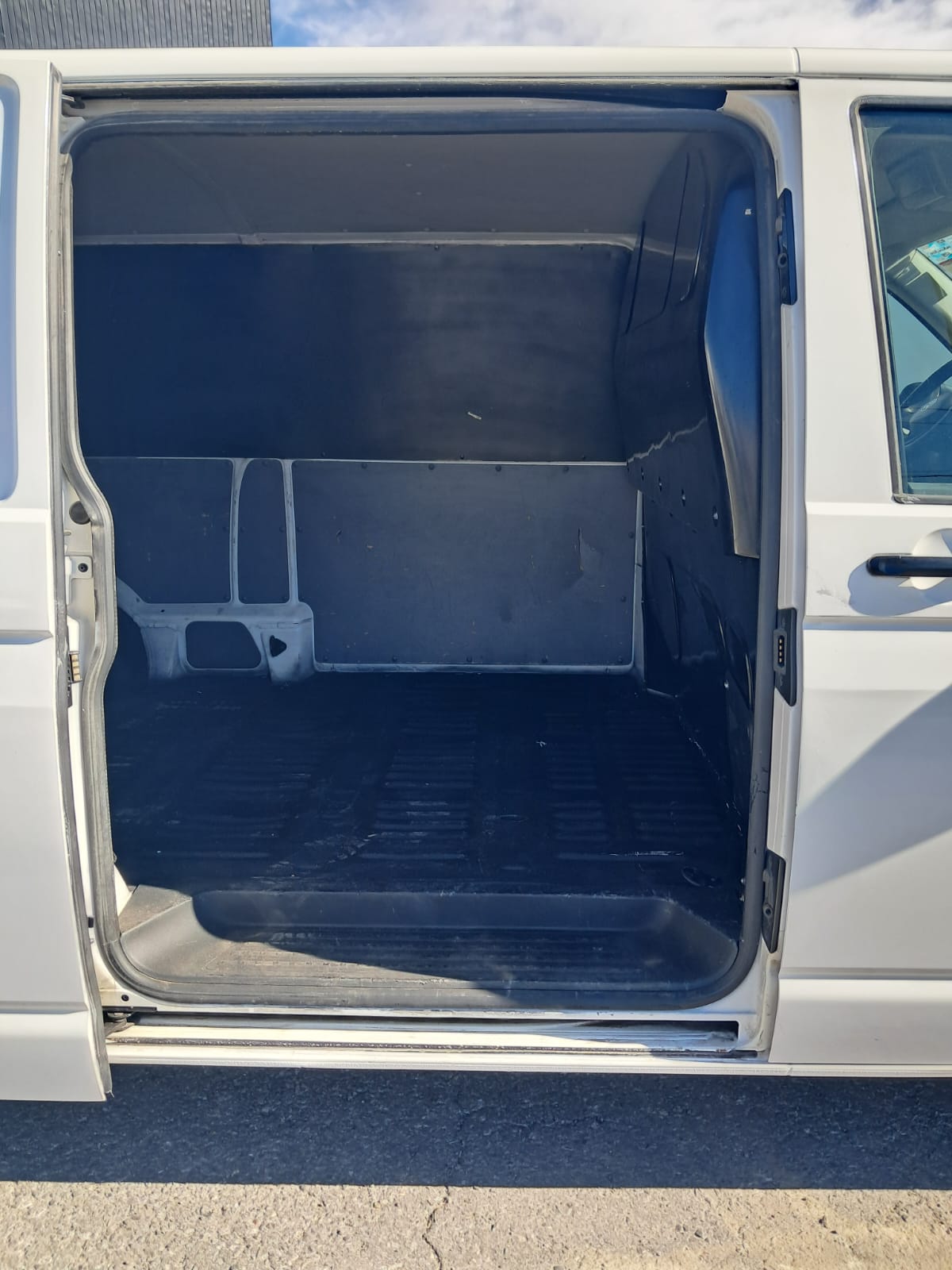 TRANSPORTER CARGO VAN 2021