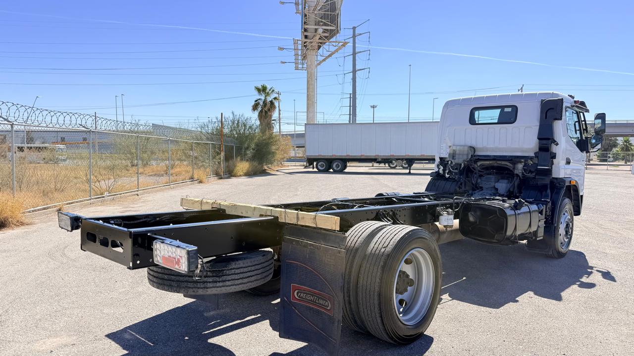 FL 1217R FREIGHTLINER 2023