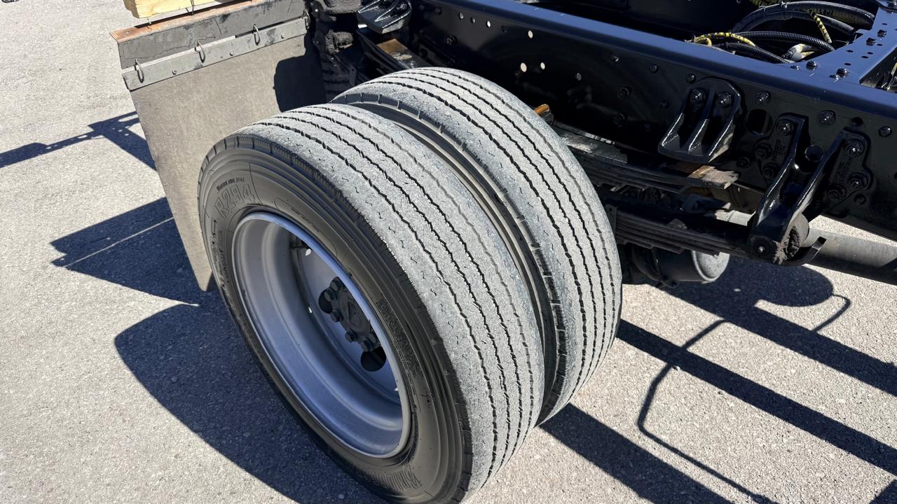 FL 1217R FREIGHTLINER 2023