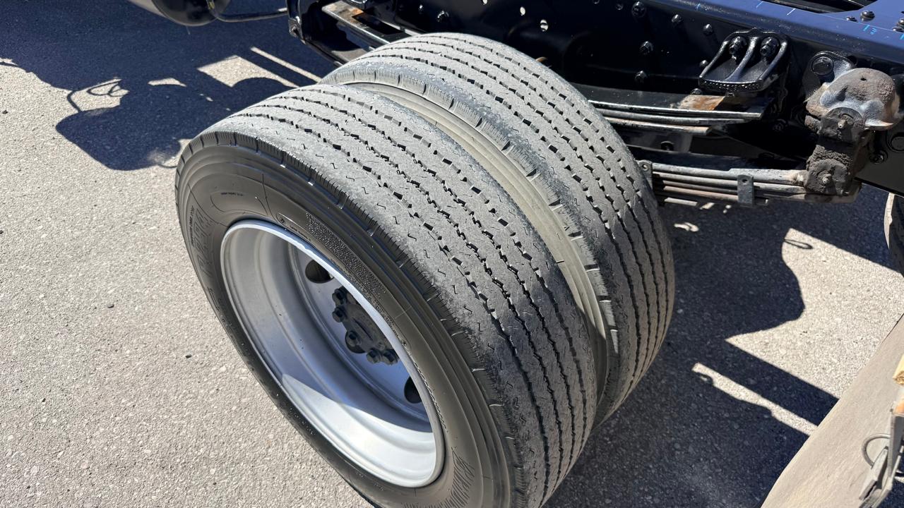 FL 1217R FREIGHTLINER 2023