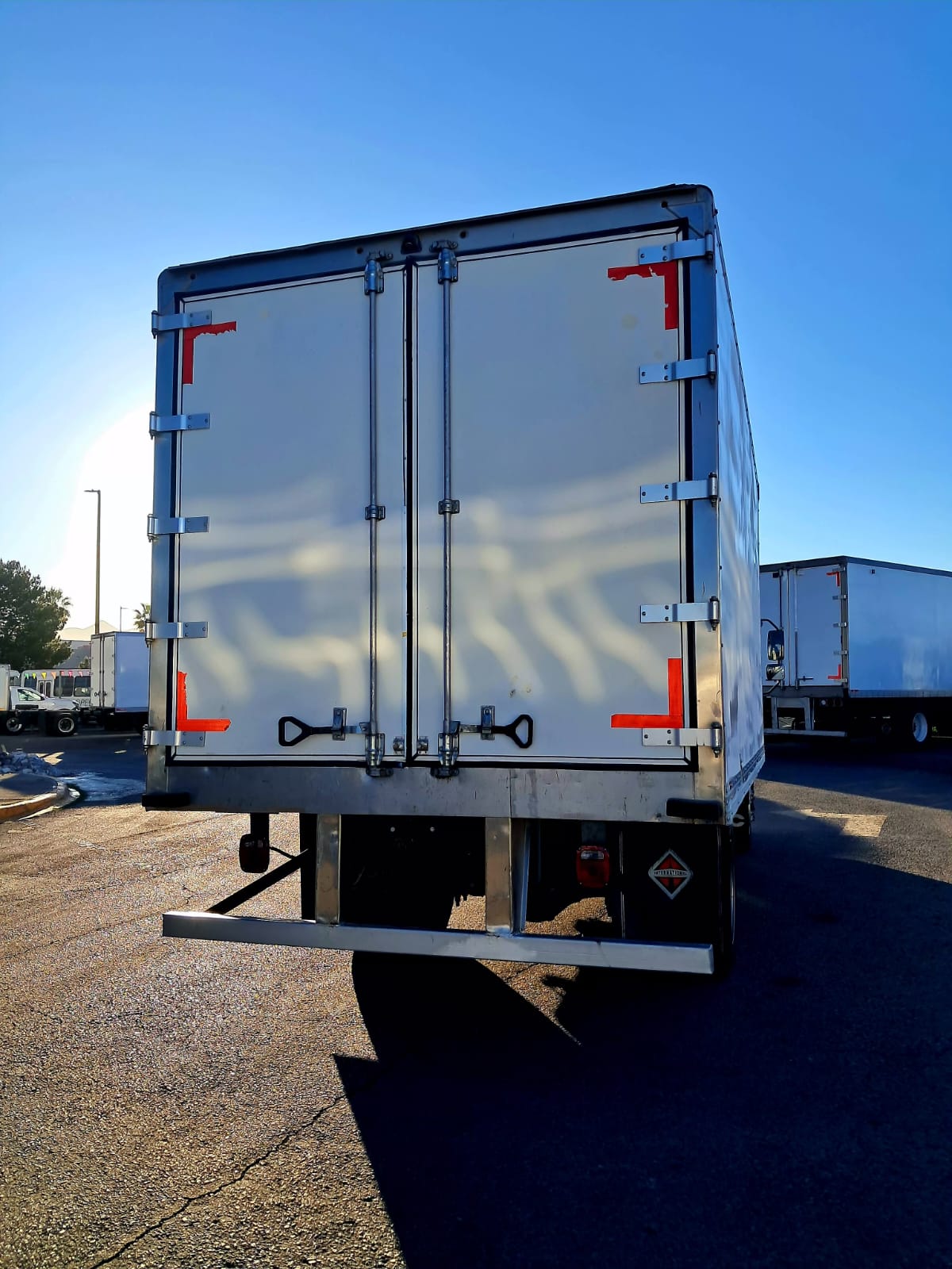 CT6  2021CON CAJA REFRIGERADA