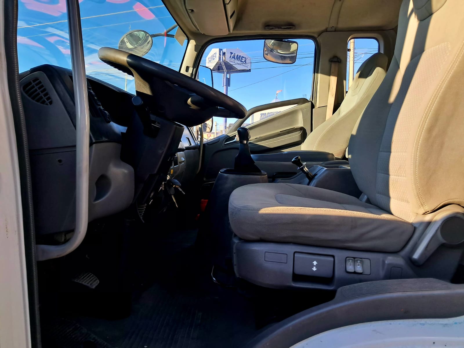 CT6  2021CON CAJA REFRIGERADA