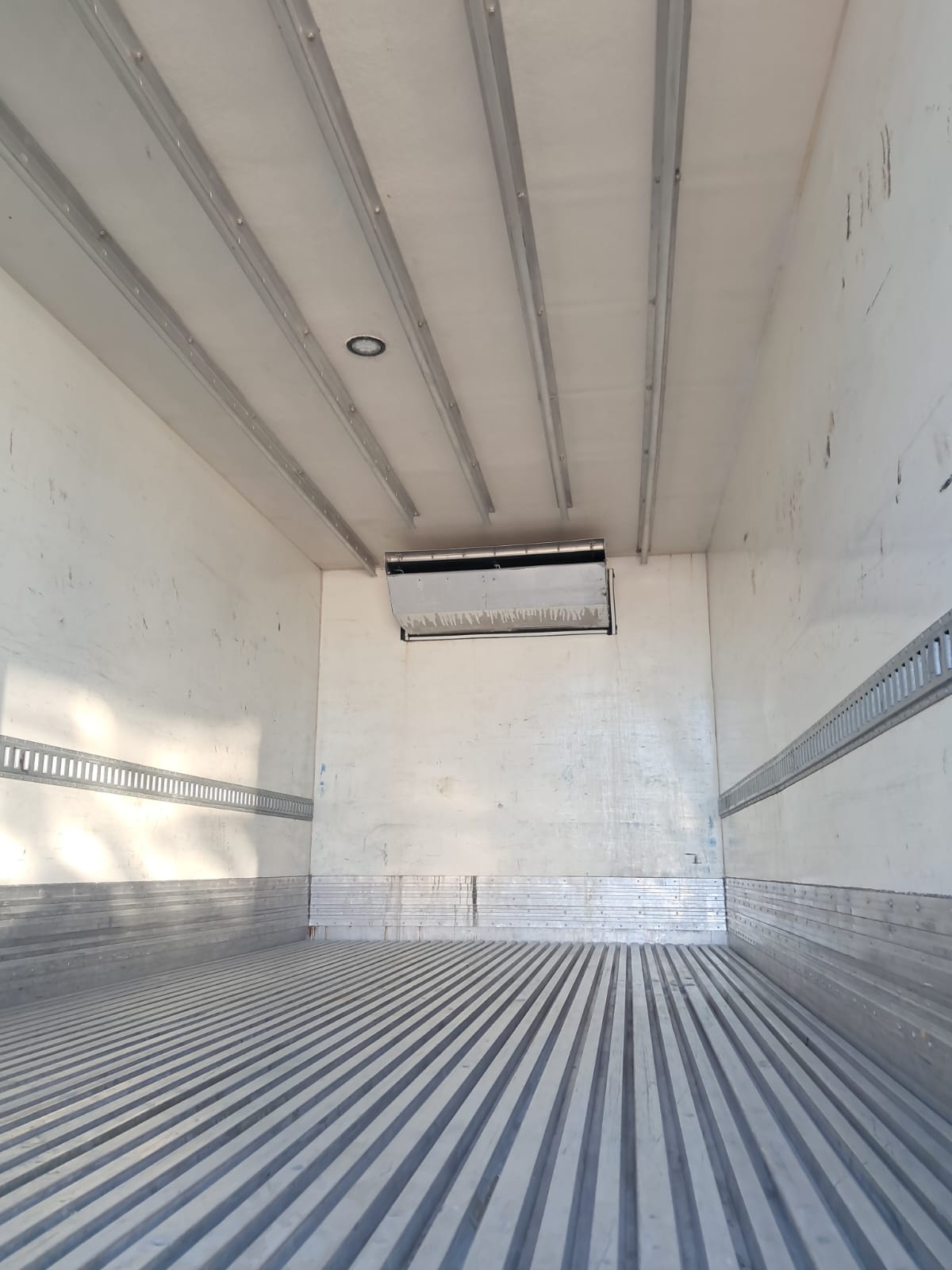 CT6  2021CON CAJA REFRIGERADA