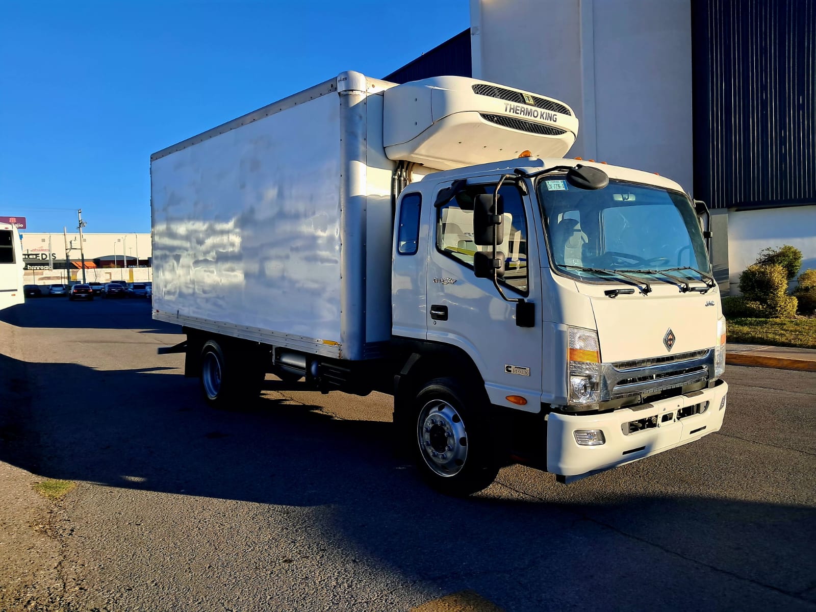 CT6  2021CON CAJA REFRIGERADA