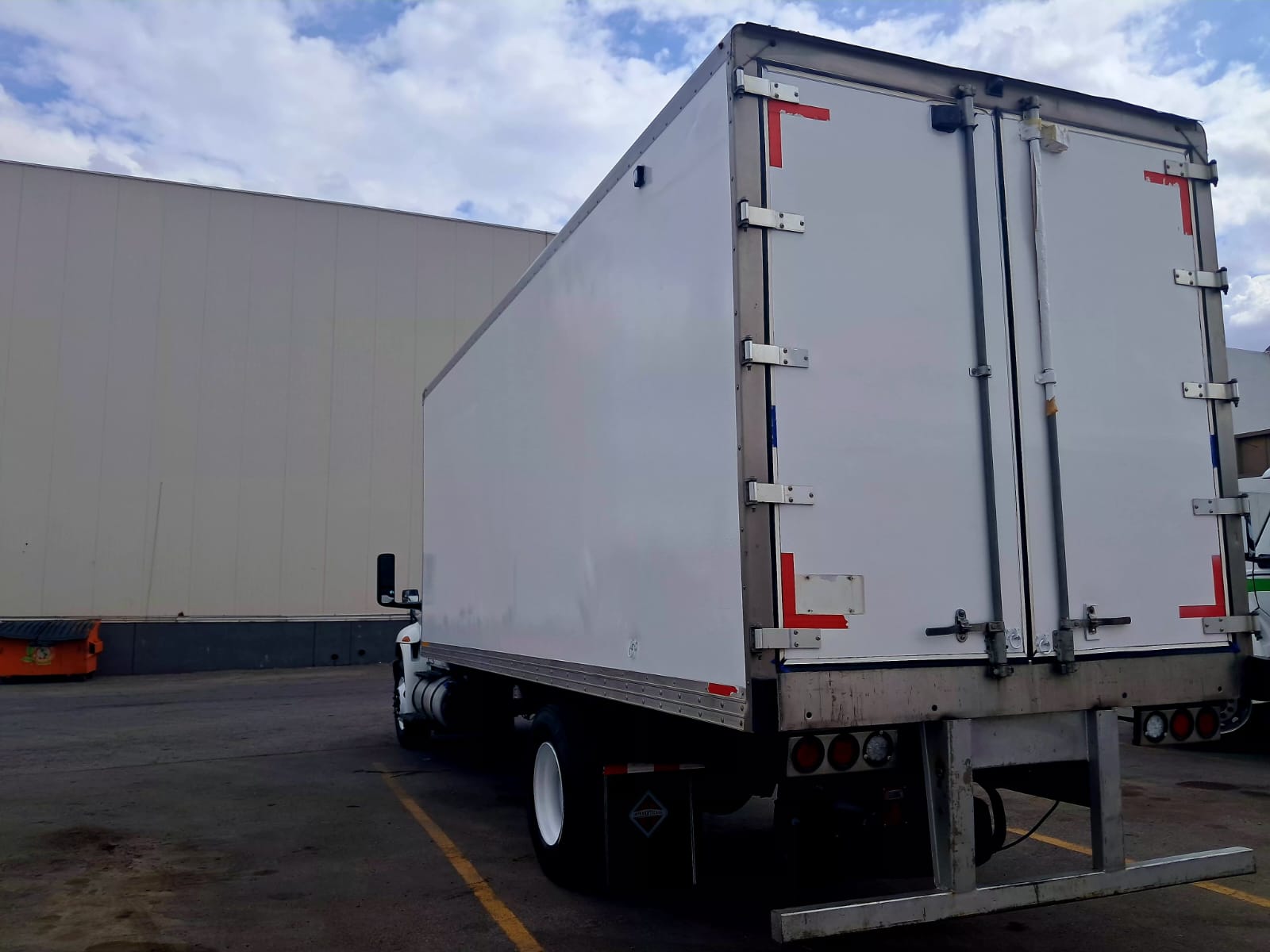 MV 4X2 2023 CON CAJA REFRIGERADA