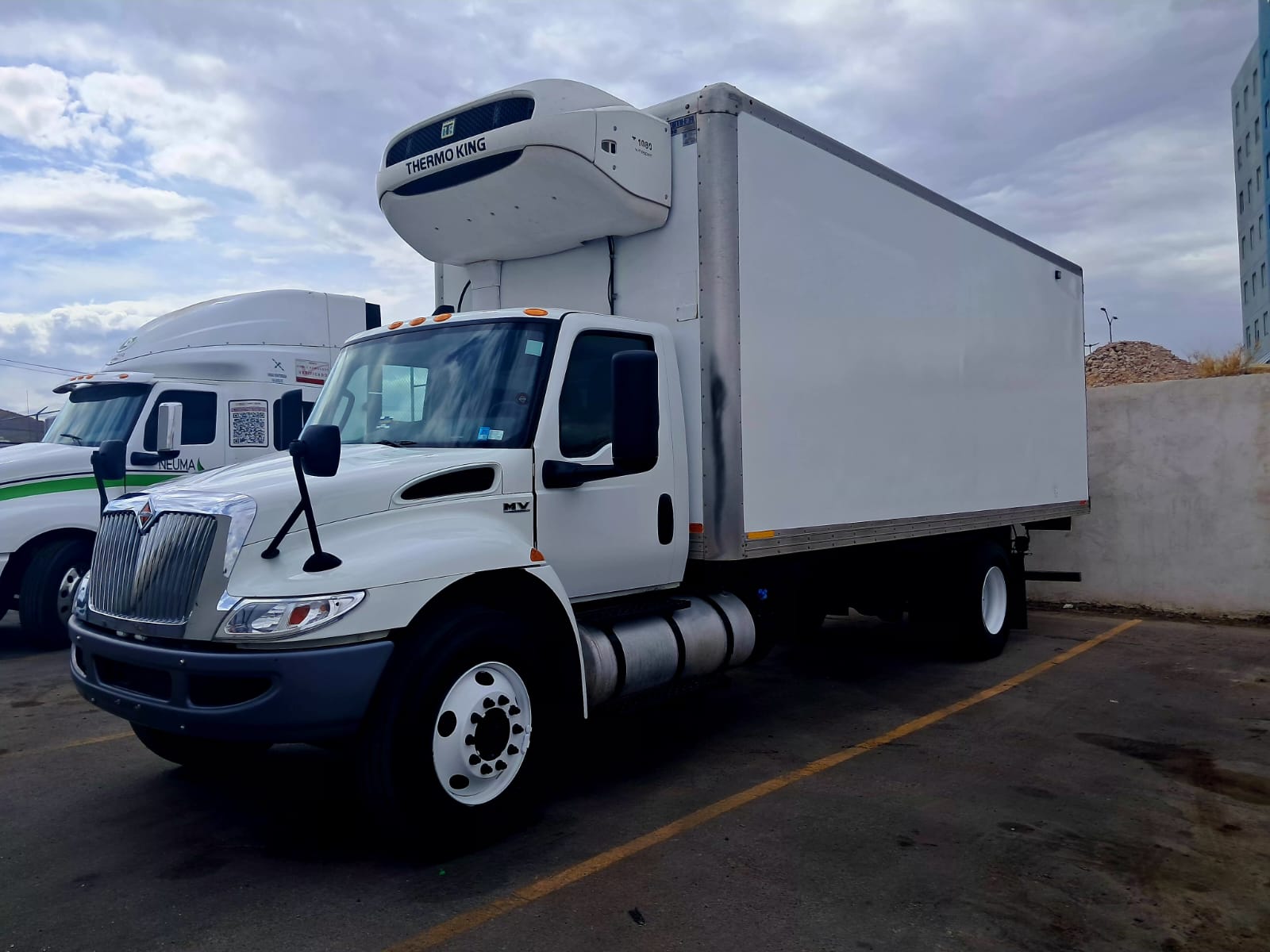 MV 4X2 2023 CON CAJA REFRIGERADA