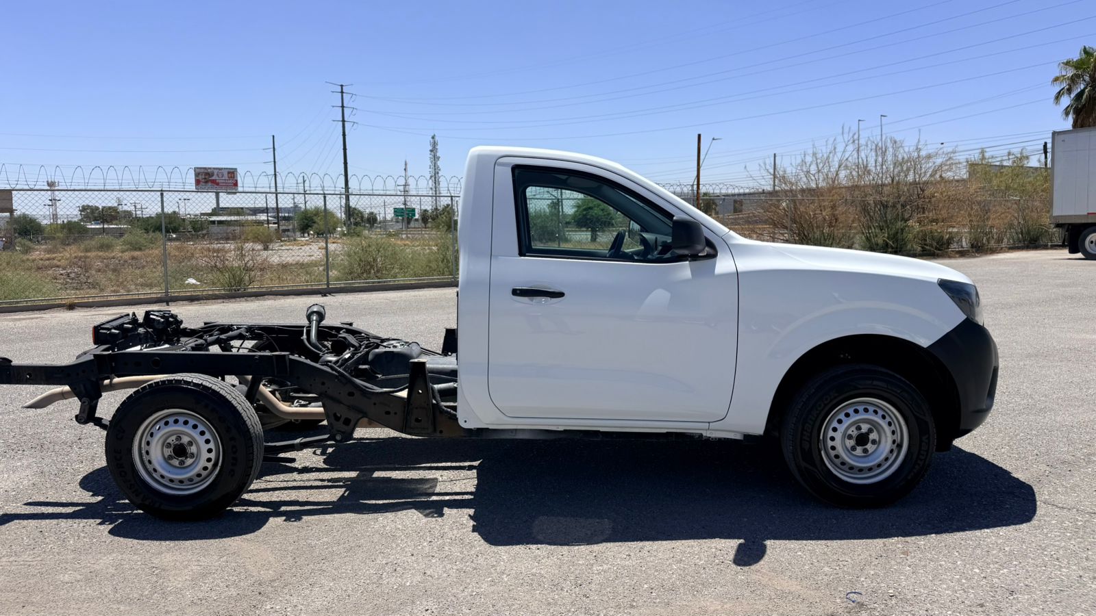 NISSAN NP300 2020