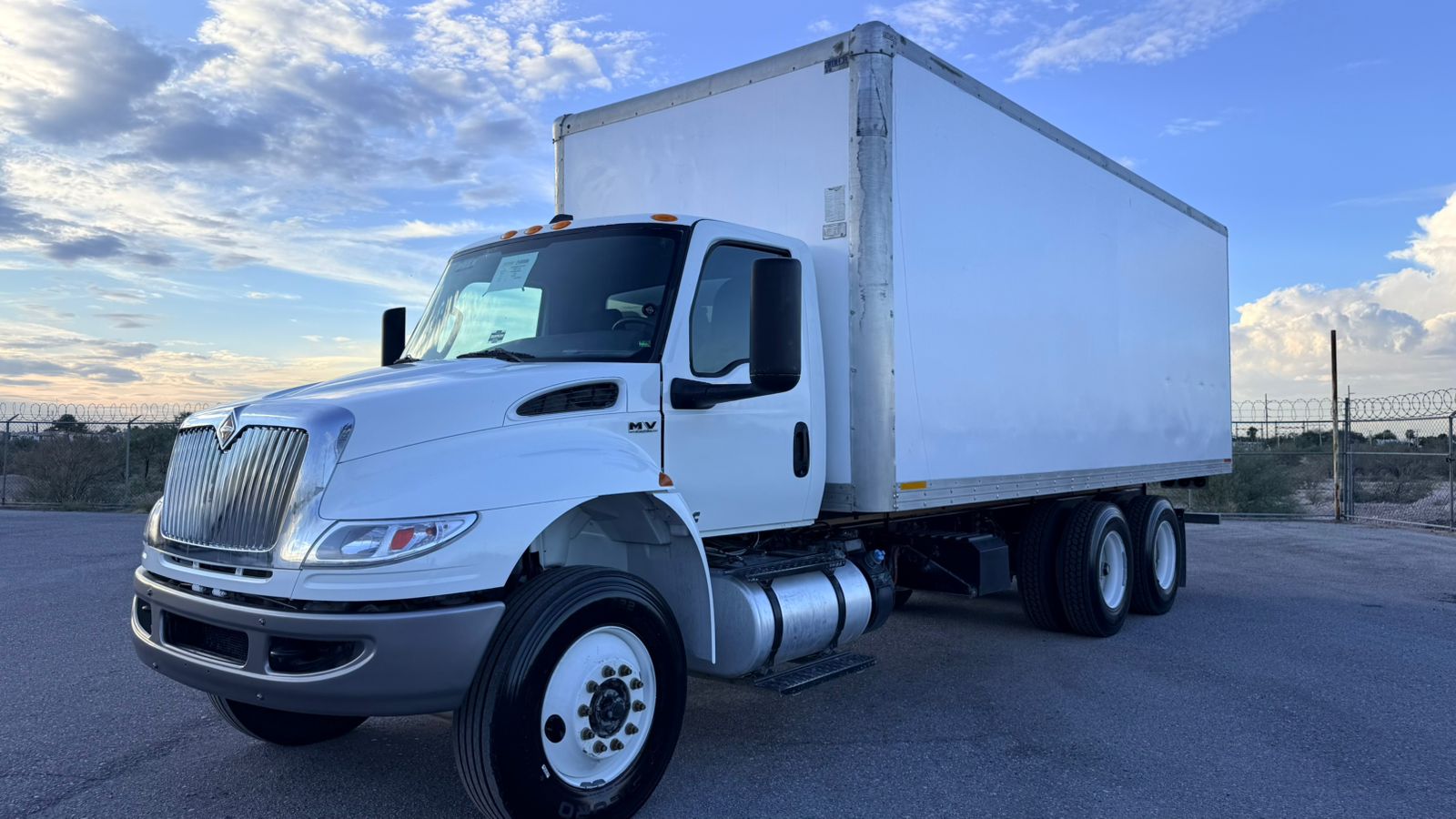 INTERNATIONAL MV 6X2 2024 CON CAJA CONSERVADORA 2020