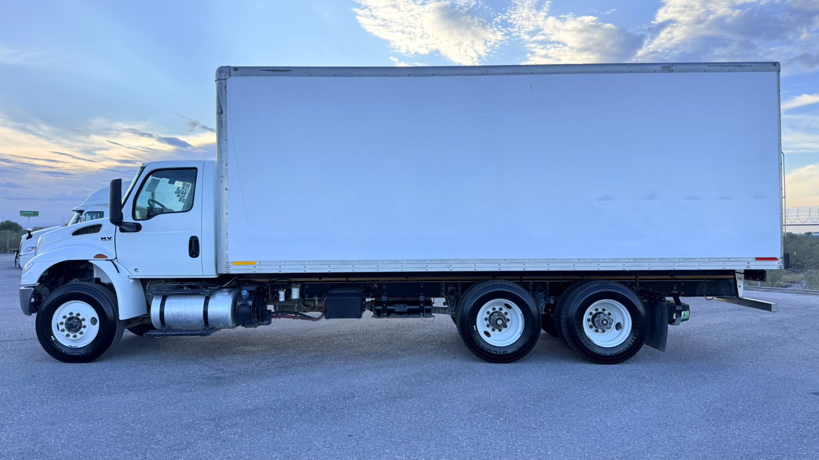 INTERNATIONAL MV 6X2 2024 CON CAJA CONSERVADORA 2020