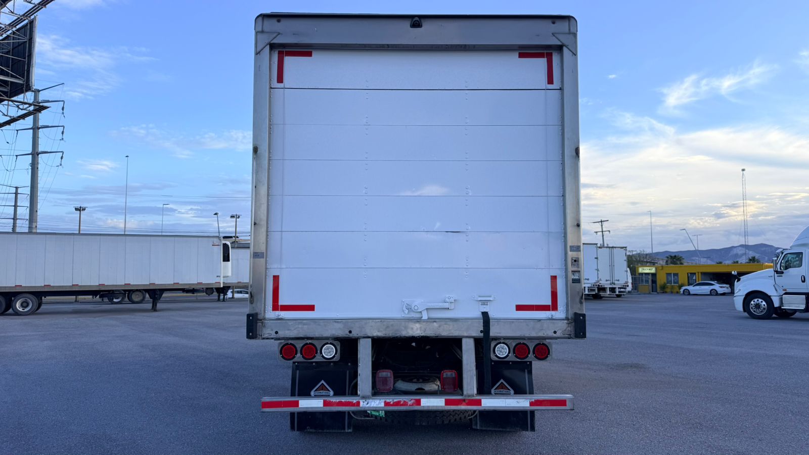 INTERNATIONAL MV 6X2 2024 CON CAJA CONSERVADORA 2020