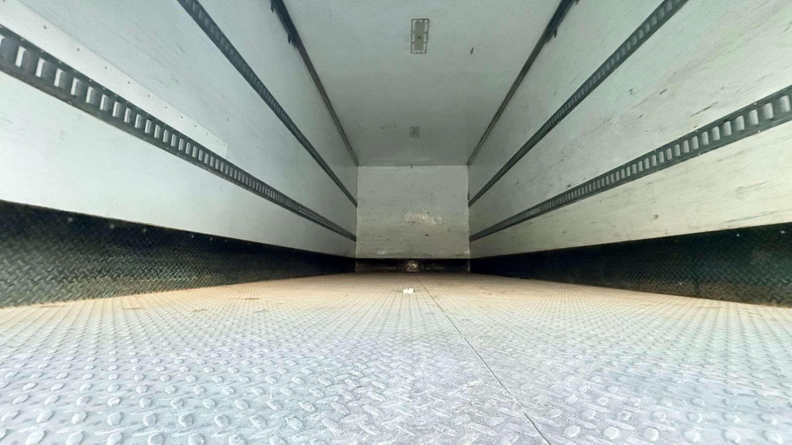 INTERNATIONAL MV 6X2 2024 CON CAJA CONSERVADORA 2020