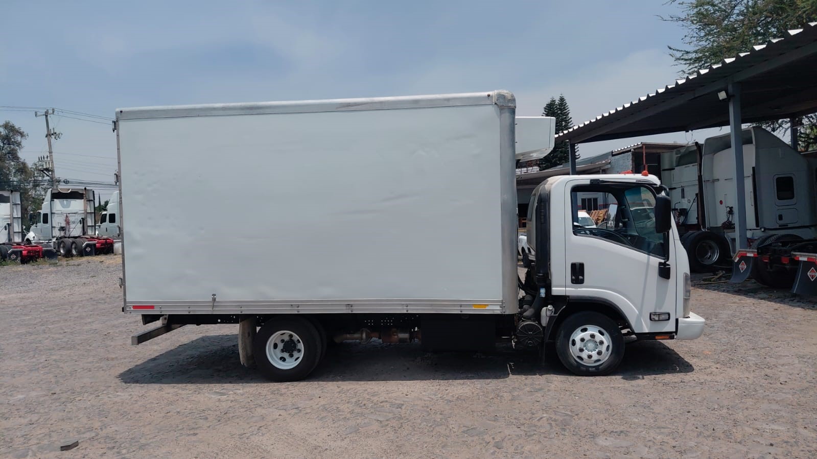 ISUZU ELF 400 2021 CAJA REFRIGERADA