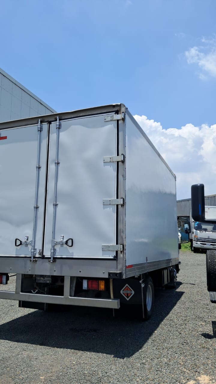 ISUZU ELF 400 2021 CAJA REFRIGERADA